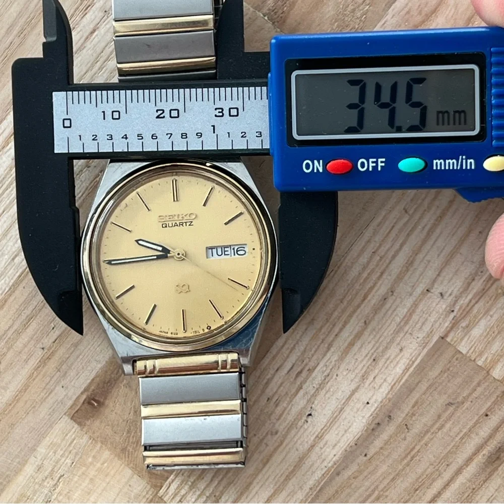 Seiko SQ Men’s Watch Vintage Gold Dial Day Date Window Two-Tone Stretch Bracelet